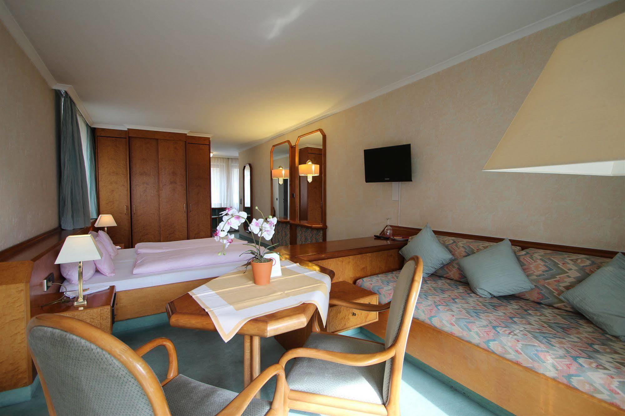 Hotel Am Kurpark Bad Wimpfen Exterior foto